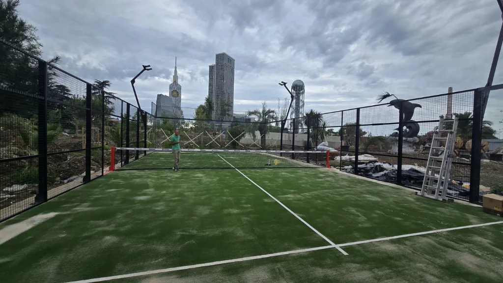 Performance Urbaine : Double Installation de Padel Haut de Gamme – Géorgie